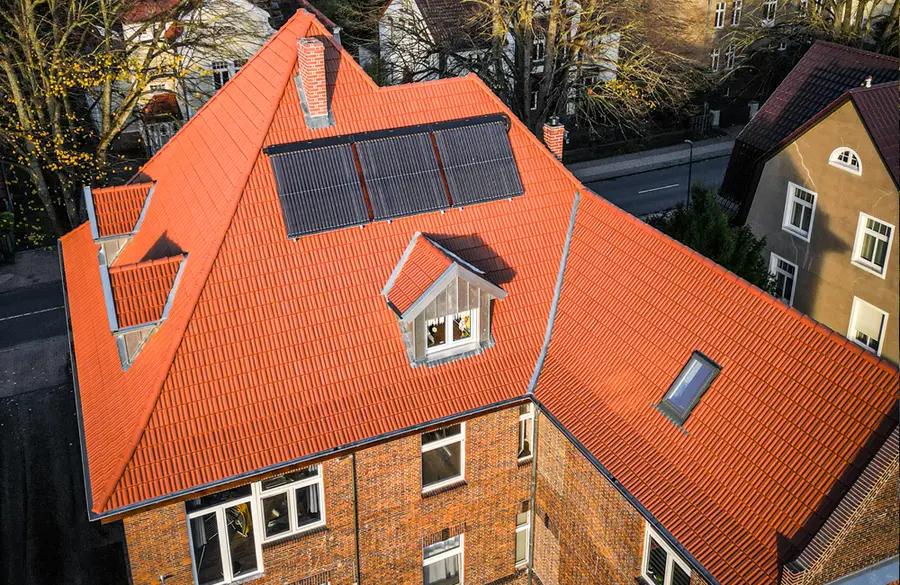Komplette energetische Sanierung mit Gauben unter Denkmalschutzvorgaben.