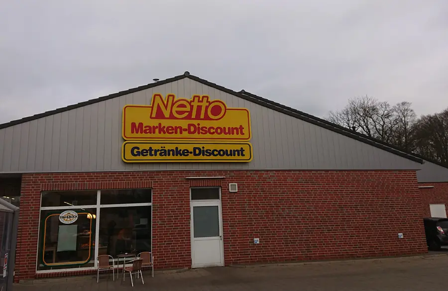 Neubau Dachstuhl und Dacheindeckung für ein Gewerbeobjekt Supermarkt.